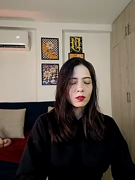 Snapshot of mishelkrave_ chatting on 10.19.25 mishelkrave  online show from 10.19.25