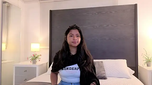Snapshot of Angel_yk chatting on 10.20.25 Angel yk online show from 10.20.25