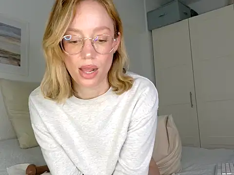 Snapshot of MissFrenchy chatting on 03.01.26 MissFrenchy online show from 03.01.26