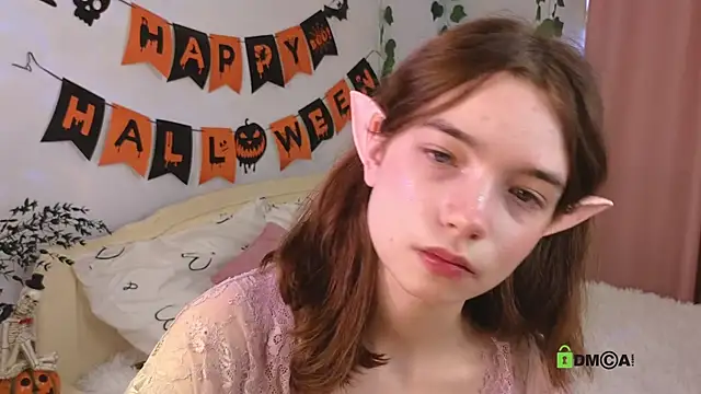 Evi Brook online show from 10.18.25