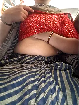 Snapshot of indianhotwife639 chatting on 12.15.25 indianhotwife639 online show from 12.15.25