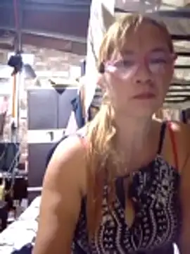 SexyHottMom online show from 12.23.25