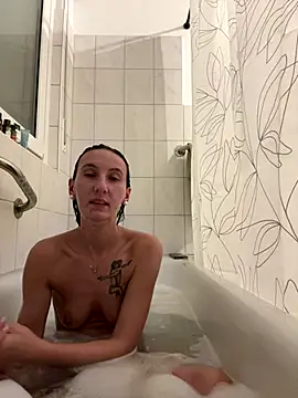 Emilia Mausi online show from 12.16.25