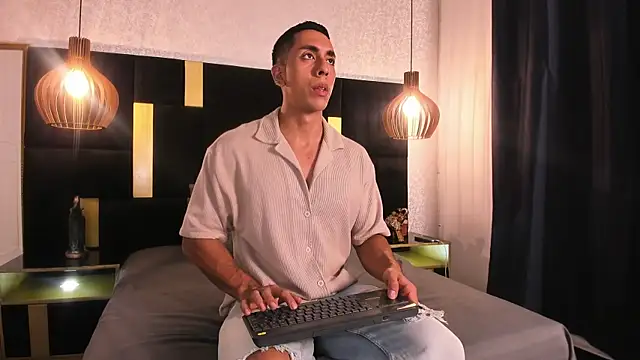 Lucio  Fox online show from 04.04.26