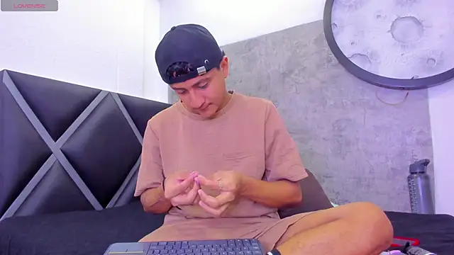  Leohot  online show from 04.14.26