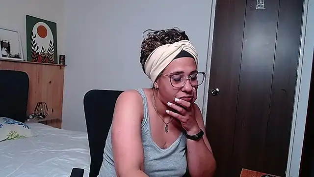 IVONNE COLLINS33 online show from 09.23.25