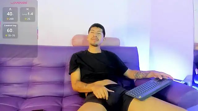 Snapshot of AxelAndJeremy chatting on 09.13.25 AxelAndJeremy online show from 09.13.25