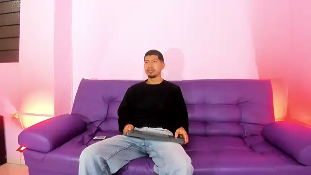 Snapshot of AxelAndJeremy chatting on 09.22.25 AxelAndJeremy online show from 09.22.25