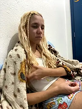 Snapshot of Bruna551 chatting on 11.06.25 Bruna551 online show from 11.06.25