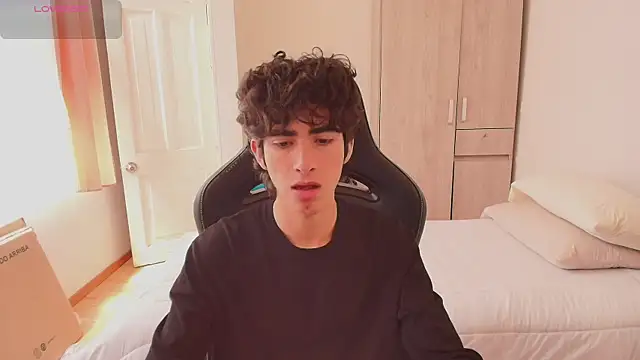 Snapshot of Nude_Boy18 chatting on 06.03.26 Nude Boy18 online show from 06.03.26