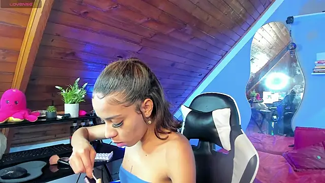 yumi hanna online show from 12.14.25