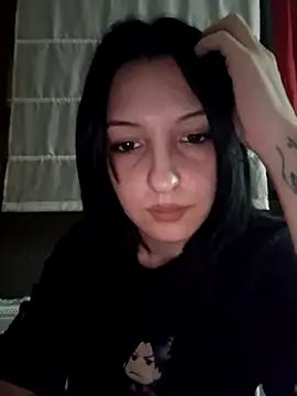 Snapshot of AllexyAle chatting on 10.19.25 AllexyAle online show from 10.19.25
