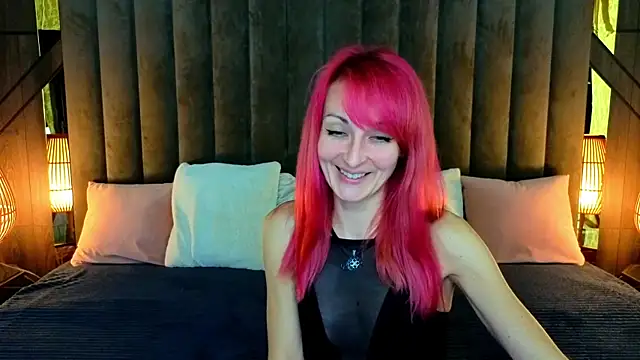 Snapshot of BrandyBloom chatting on 11.22.25 BrandyBloom online show from 11.22.25