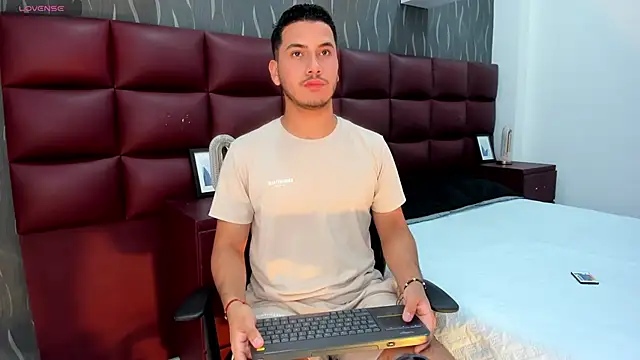 Snapshot of Axel_grey_ chatting on 09.12.25 Axel grey online show from 09.12.25