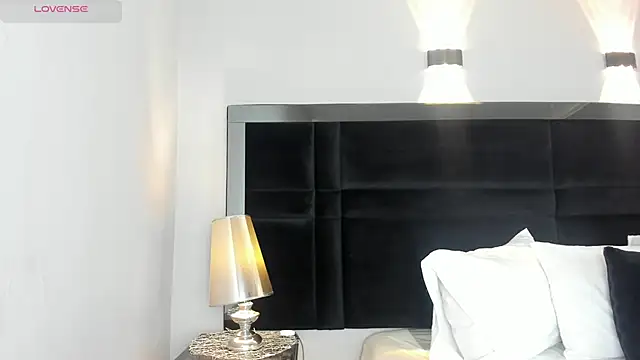 CarolineLee  online show from 03.19.26