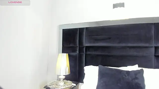 CarolineLee  online show from 03.31.26