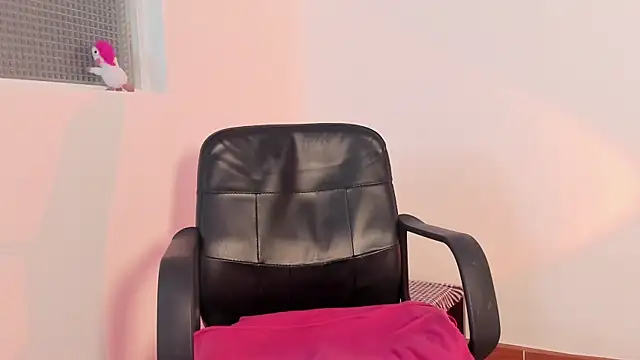 marie pourtoii online show from 10.13.25