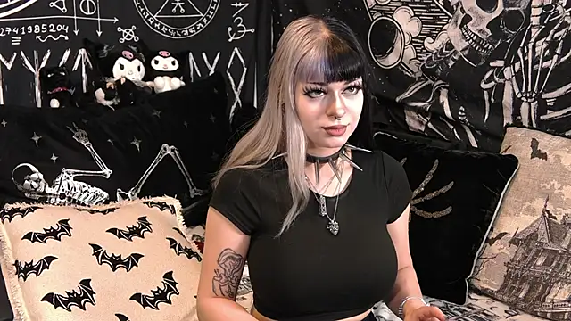 Snapshot of Paige_Turner chatting on 03.25.26 Paige Turner online show from 03.25.26