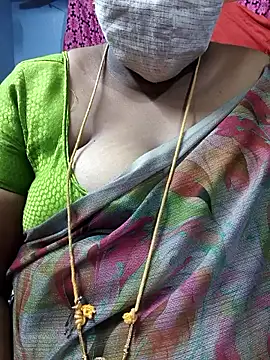 Snapshot of TAMIL_ELAKKIYA chatting on 11.20.25 TAMIL ELAKKIYA online show from 11.20.25