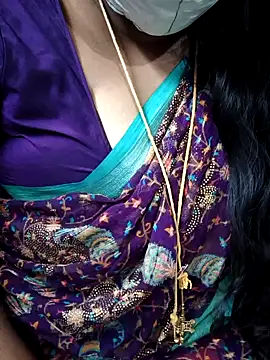 Snapshot of TAMIL_ELAKKIYA chatting on 11.25.25 TAMIL ELAKKIYA online show from 11.25.25