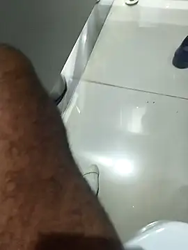 Snapshot of hotboy43339 chatting on 09.30.25 hotboy43339 online show from 09.30.25