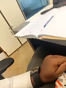 Snapshot of hotboy43339 chatting on 10.10.25 hotboy43339 online show from 10.10.25