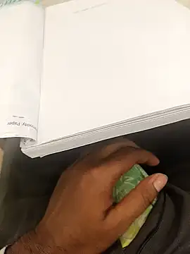 Snapshot of hotboy43339 chatting on 12.05.25 hotboy43339 online show from 12.05.25