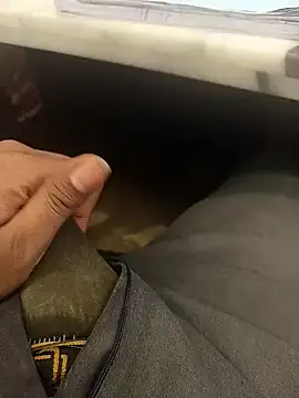 Snapshot of hotboy43339 chatting on 12.19.25 hotboy43339 online show from 12.19.25