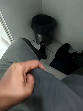 Snapshot of hotboy43339 chatting on 02.18.26 hotboy43339 online show from 02.18.26