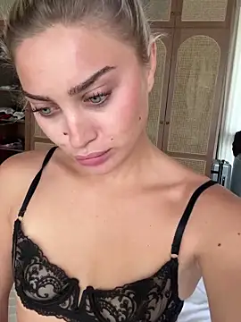 Snapshot of auriangel chatting on 12.14.25 auriangel online show from 12.14.25