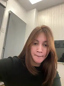 Snapshot of LanySylvia chatting on 04.18.26 LanySylvia online show from 04.18.26