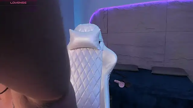 Snapshot of ZahaRose chatting on 09.29.25 ZahaRose online show from 09.29.25