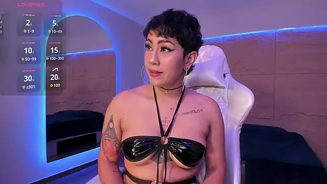 Snapshot of ZahaRose chatting on 10.11.25 ZahaRose online show from 10.11.25