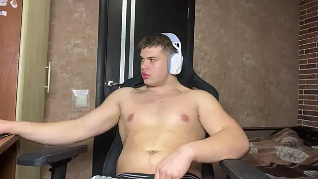 Snapshot of MusclePhantom chatting on 04.24.26 MusclePhantom online show from 04.24.26