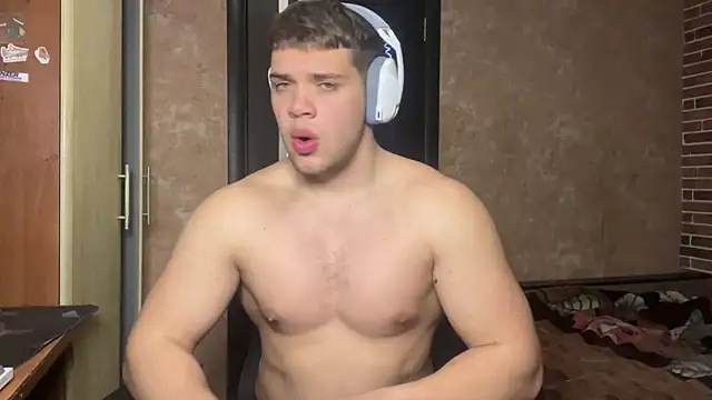 Snapshot of MusclePhantom chatting on 05.05.26 MusclePhantom online show from 05.05.26
