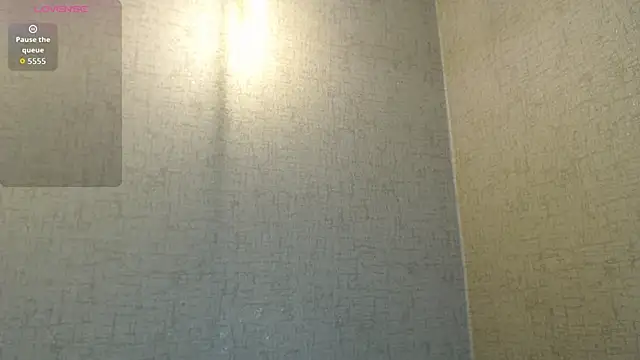 Snapshot of KimGarces chatting on 10.30.25 KimGarces online show from 10.30.25