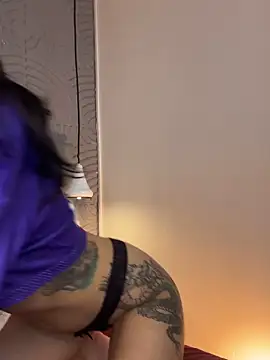 eviegothel  online show from 11.13.25