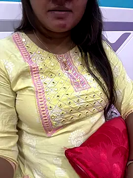 Snapshot of Naughty-Kamini chatting on 10.06.25 Naughty-Kamini online show from 10.06.25