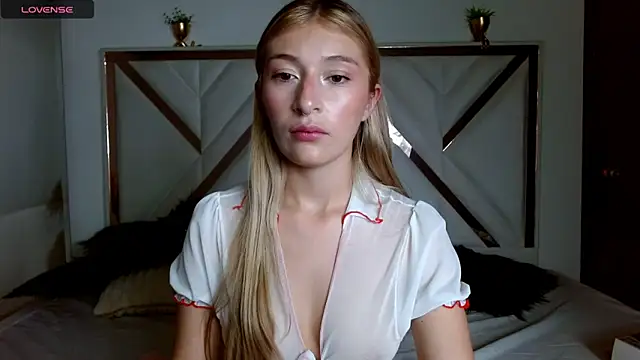Snapshot of SophiaaLee chatting on 09.09.25 SophiaaLee online show from 09.09.25
