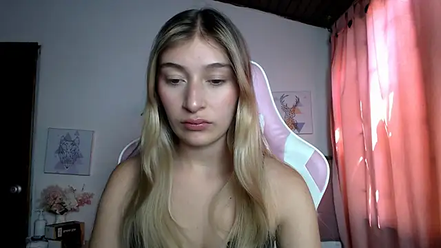 Snapshot of SophiaaLee chatting on 04.26.26 SophiaaLee online show from 04.26.26