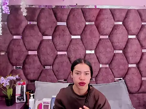 Nanis James online show from 02.25.26