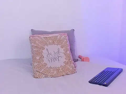 KyllieMarshall online show from 12.19.25