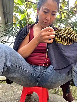 Huong-Ly online show from 10.19.25