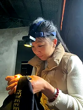 Huong-Ly online show from 11.12.25