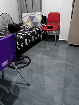 Snapshot of yazin199 chatting on 09.28.25 yazin199 online show from 09.28.25