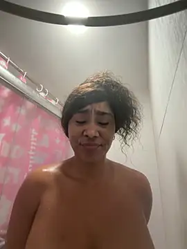 LuckyKhloe online show from 10.30.25