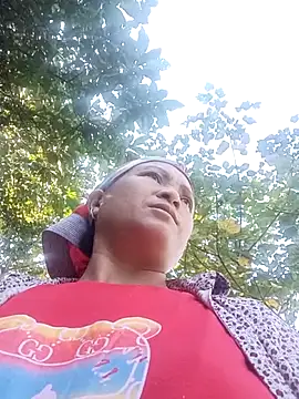 Snapshot of Love-Mama33 chatting on 11.26.25 Love-Mama33 online show from 11.26.25