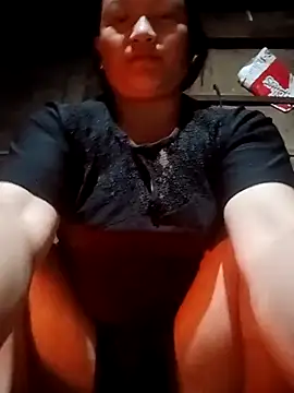 Snapshot of Love-Mama33 chatting on 12.16.25 Love-Mama33 online show from 12.16.25