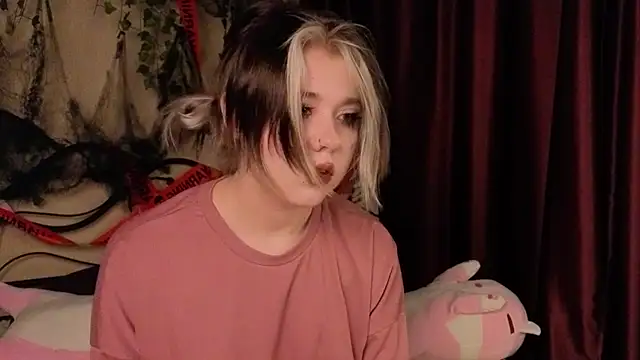 IrisSoCute online show from 11.04.25