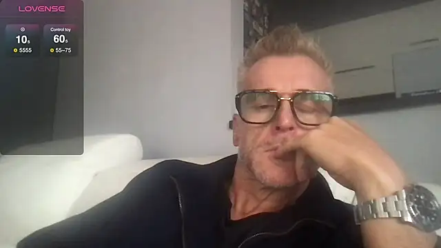 Axl hot online show from 09.27.25